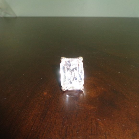 Oversized faux crystal ring- costume jewelry - Picture 2 of 9